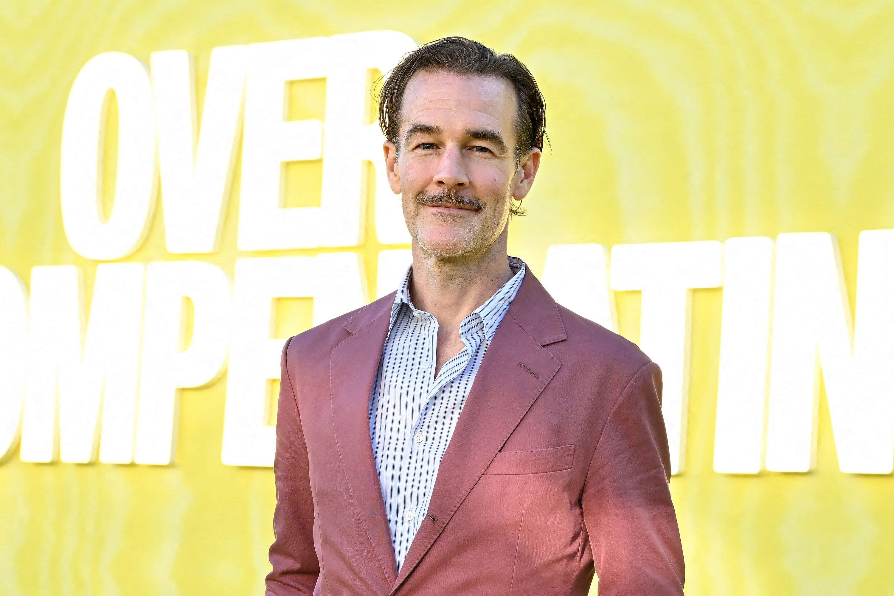 James Van Der Beek : Les Dernières Photos Émouvantes en Fauteuil Roulant, Entouré de L'amour et du Soutien de ses Proches