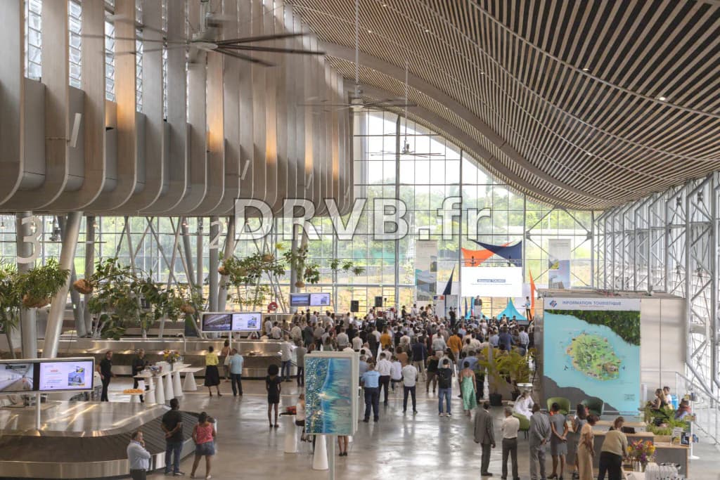Aérogare de l'aéroport La Réunion Roland Garros, par AIA & OBA ...