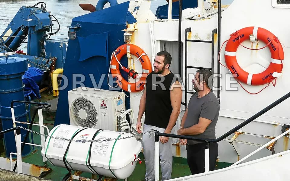 Deux marins ukrainiens enfin libérés du remorqueur 'World Tradeur' à Brest