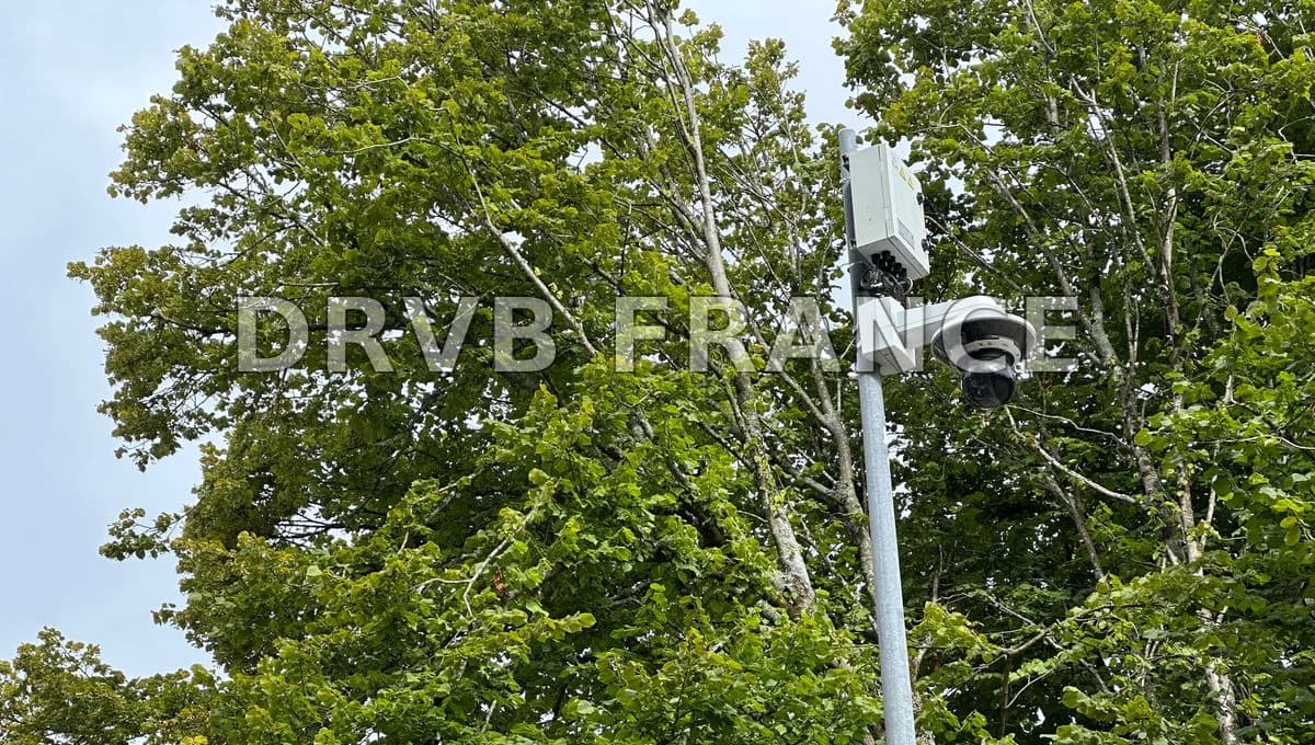 "World Tradeur" immobilisé à Brest : les deux marins ukrainiens bloqués ...