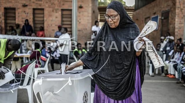 Widespread delays hit Uganda election amid internet shutdown | World News