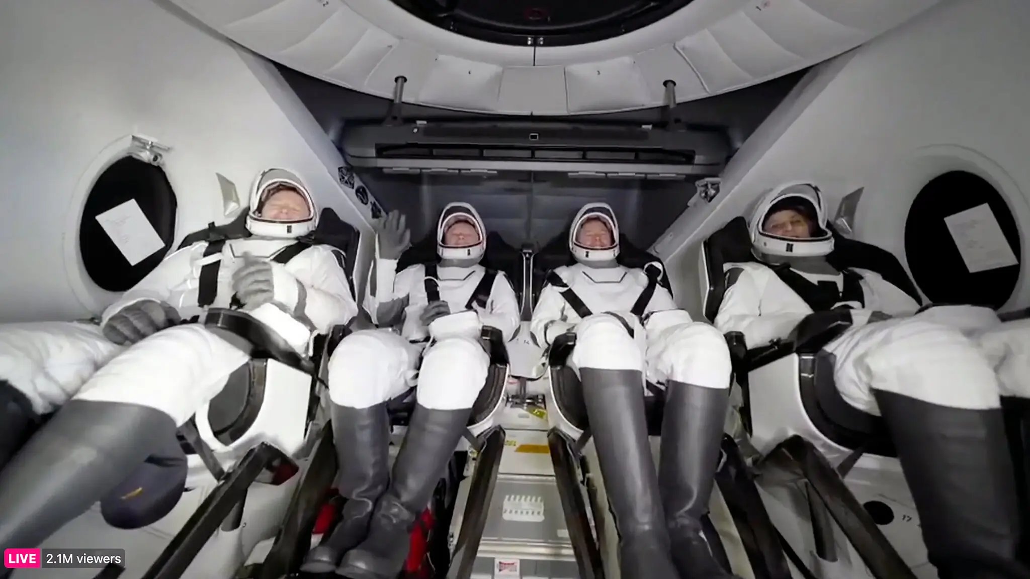 NASA Astronauts Return in SpaceX Capsule, Splashing Down on Earth After ...