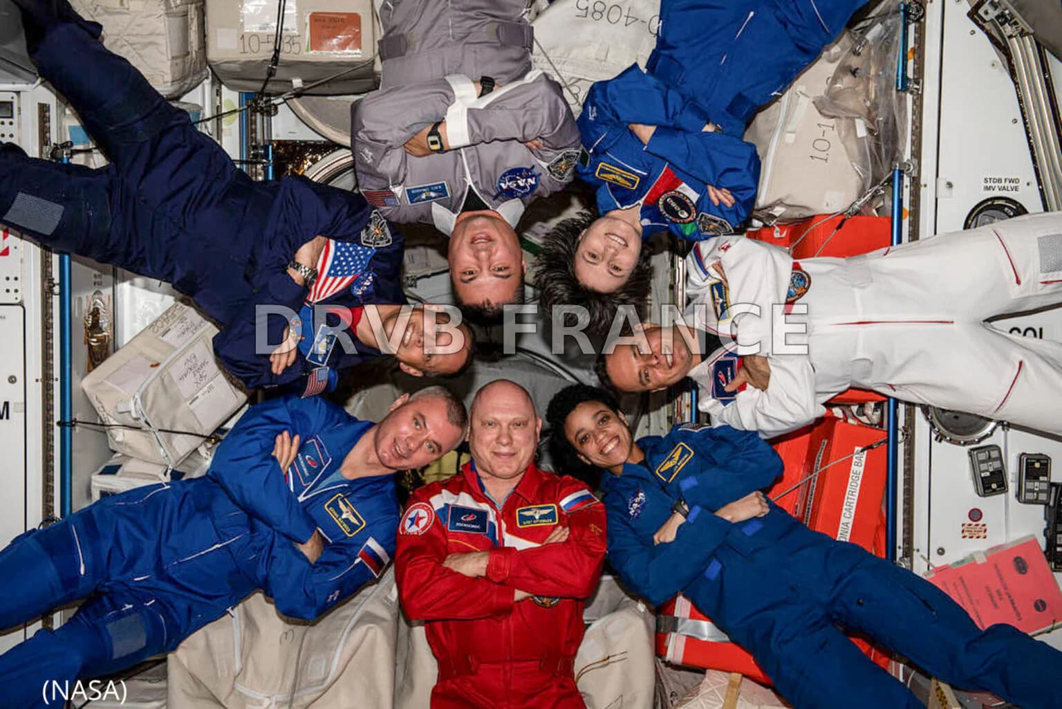 Une nouvelle équipe arrive à la Station spatiale internationale, portant le nombre d'astronautes à 7