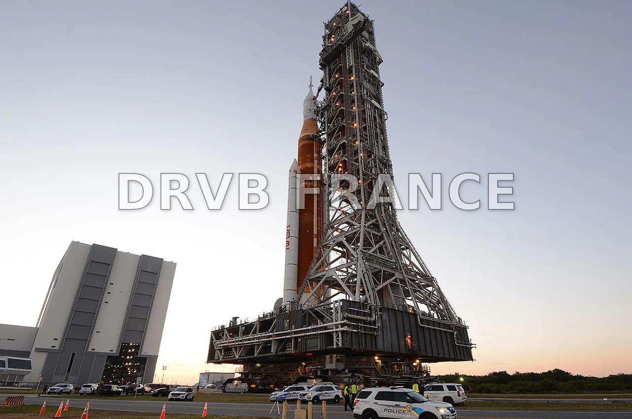 Watch NASA roll its huge Artemis 1 moon rocket back to the launch pad ...