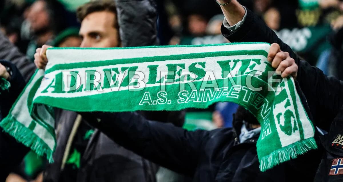 « Une coupe se gagne sur le terrain, pas par email ! » : la banderole humoristique des supporters sénégalais