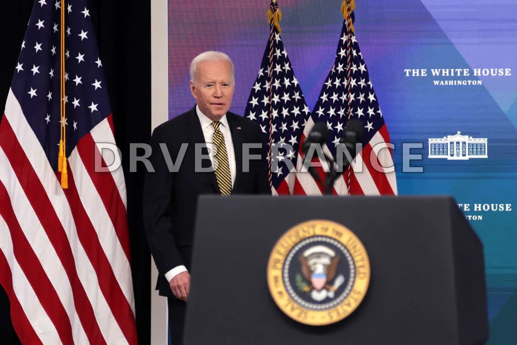 10 US Airline CEOs Urge Biden to Lift Mask Mandates for Travel: 'It ...